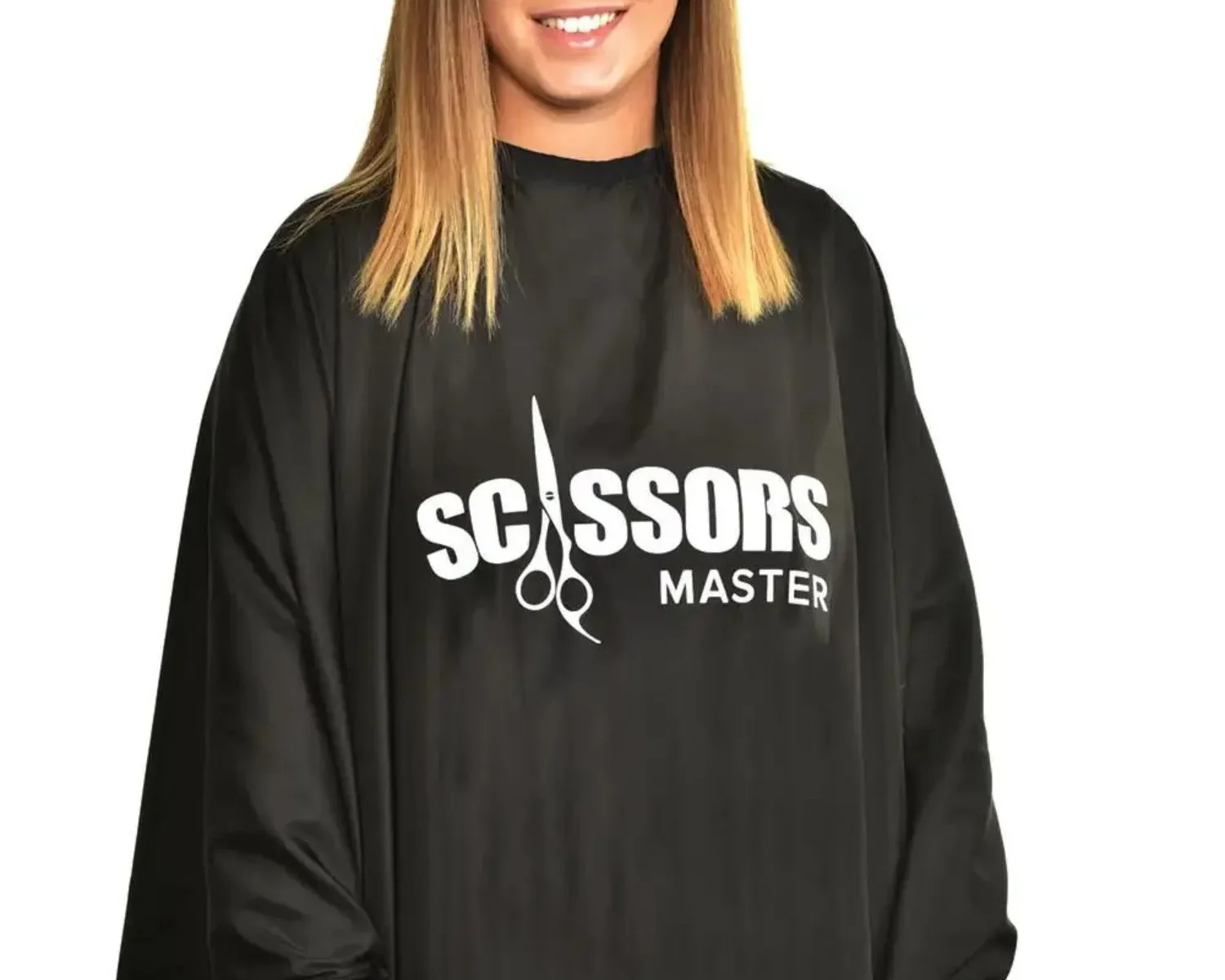 Femme qui porte une cape de coupe signé Scissors Master